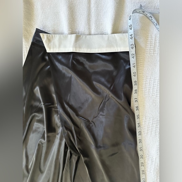 RISKY BUSINESS WRAP AROUND WIDE LEG SATIN PANT IN BLACK - Picture 10 of 11